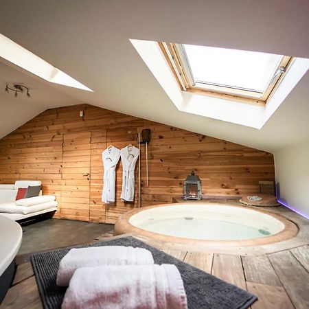 Le Lov'T - Suite Avec Jacuzzi Spontin Luaran gambar
