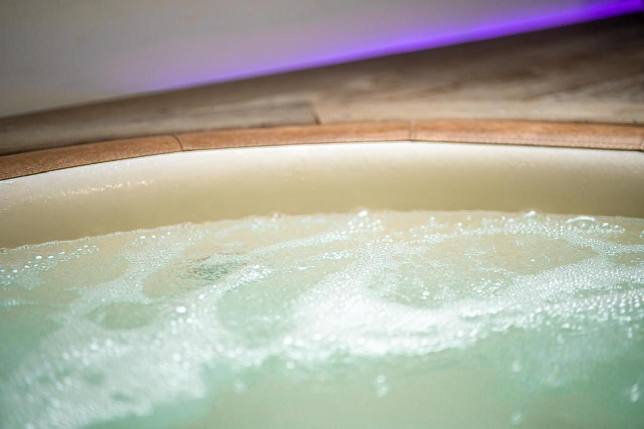 Le Lov'T - Suite Avec Jacuzzi Spontin Luaran gambar