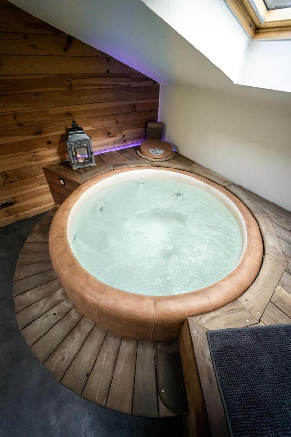 Le Lov'T - Suite Avec Jacuzzi Spontin Luaran gambar