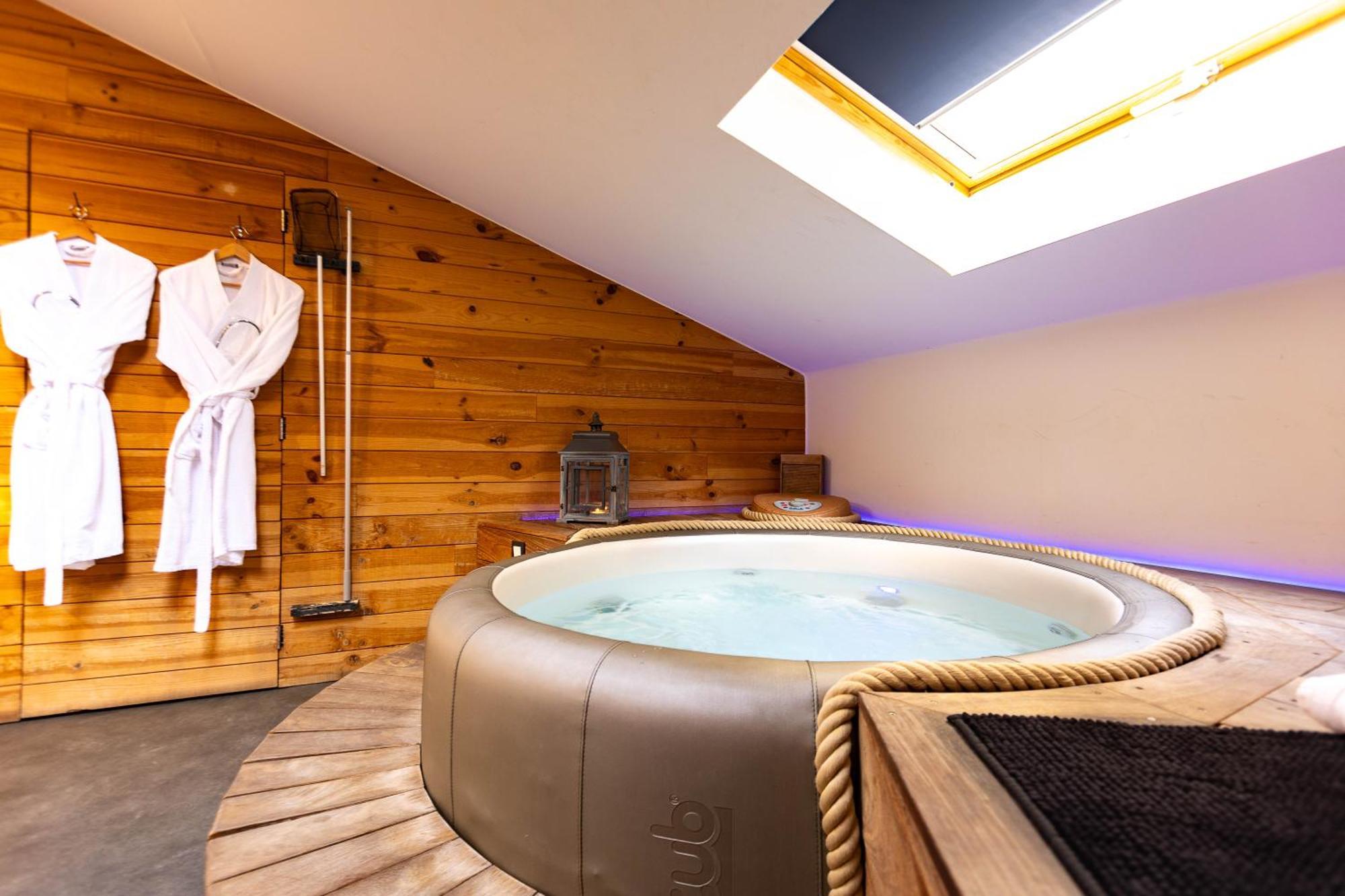 Le Lov'T - Suite Avec Jacuzzi Spontin Luaran gambar