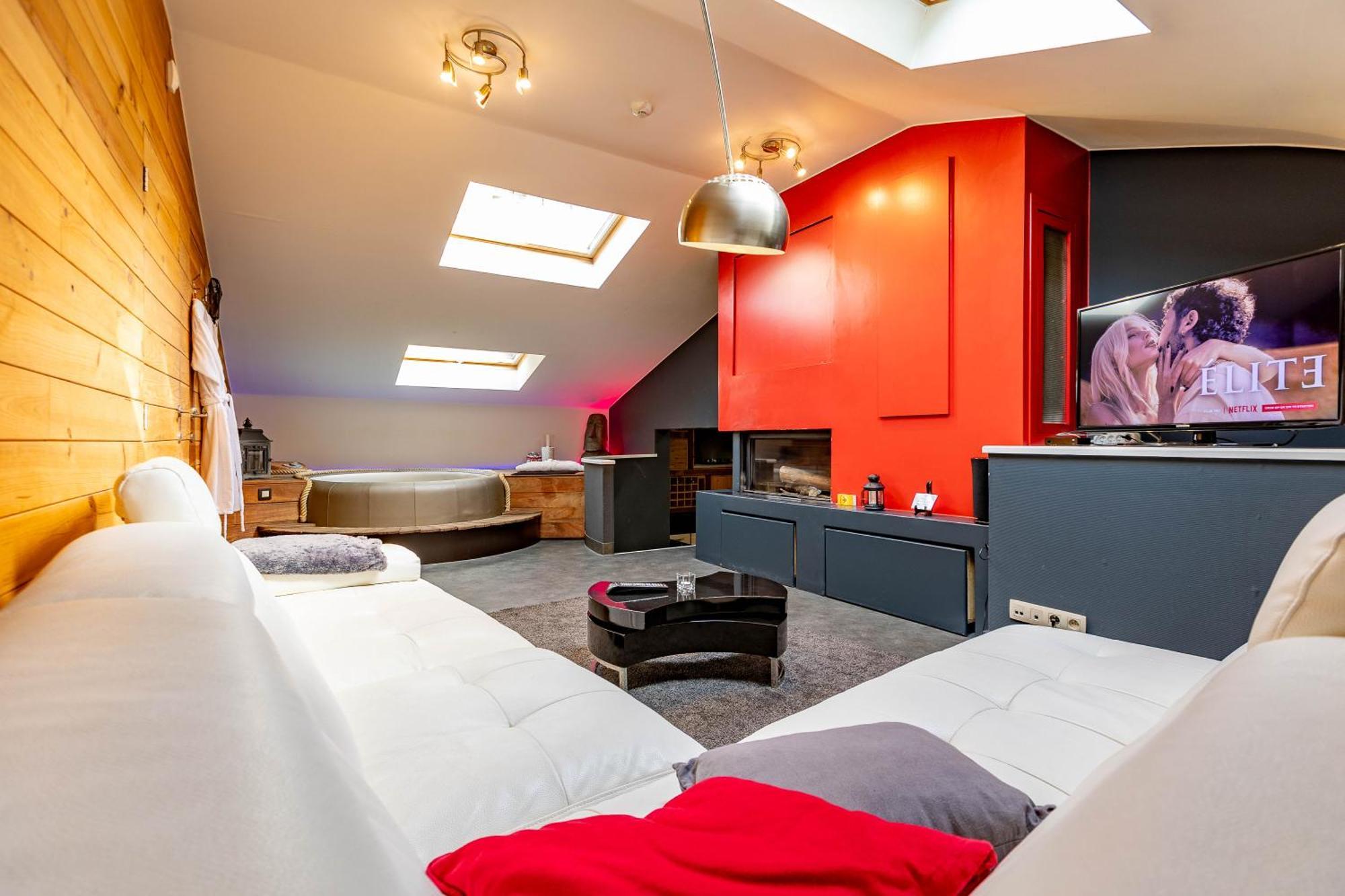 Le Lov'T - Suite Avec Jacuzzi Spontin Luaran gambar